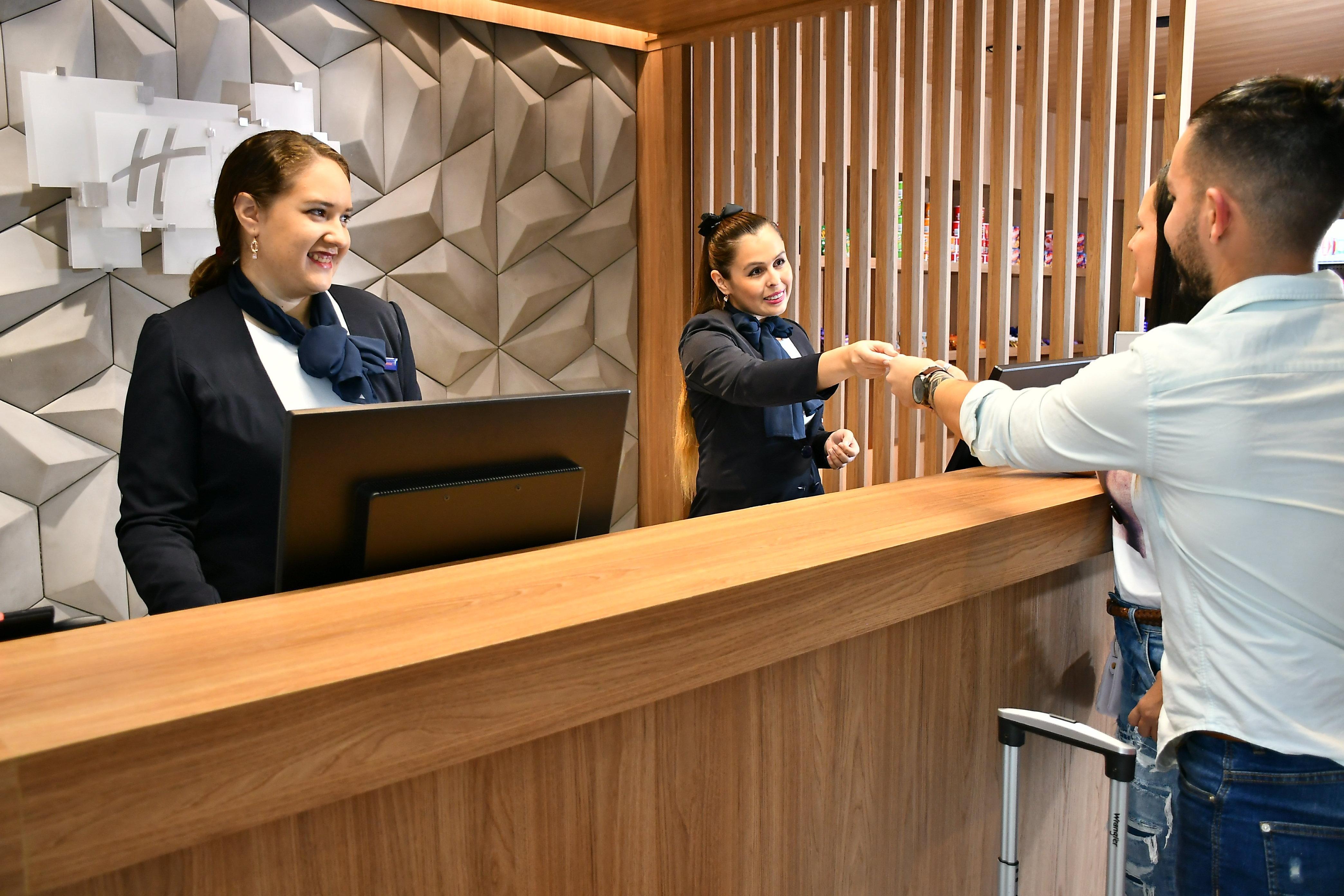 Holiday Inn Express Asuncion Aviadores By Ihg Exterior foto